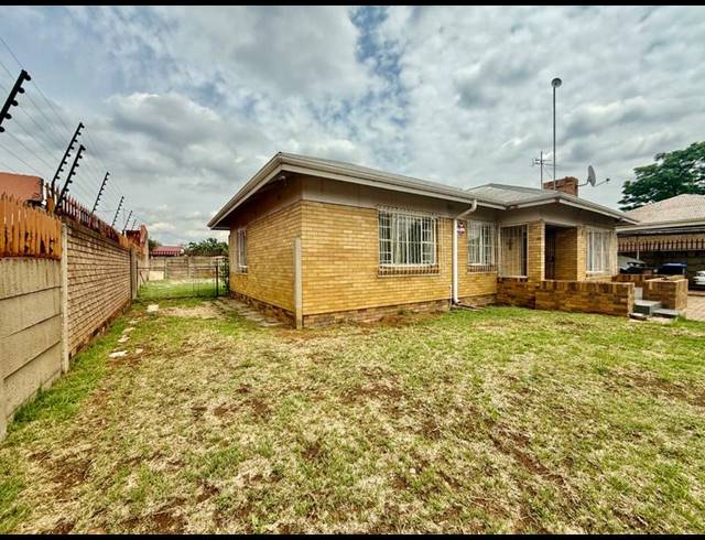 3 BEDROOM HOUSE FOR SALE IN VANDERBIJLPARK CE 2